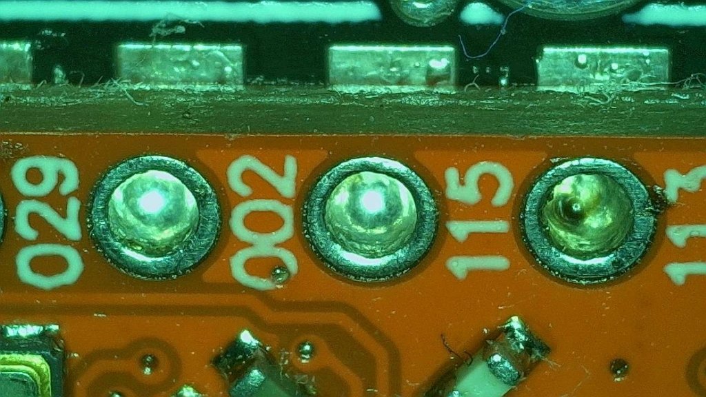 Sposób lutowania modułu nRF, powiększenie x1000