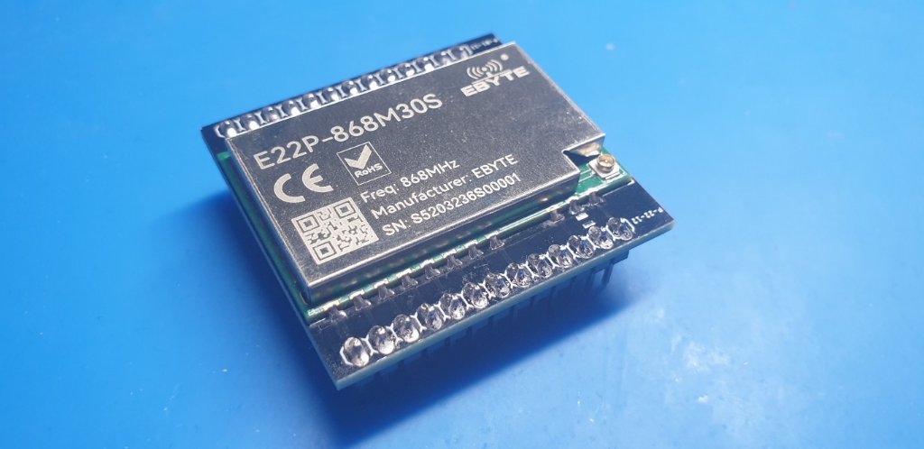 Moduł posadzony na adapterze E22/HT-RA62 - od góry